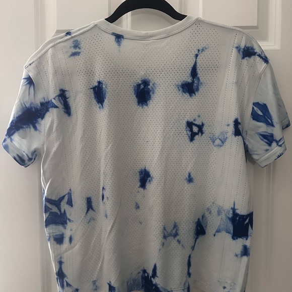 Lululemon Athletica Blue and White Short Sleeve Crop Tee - Picture 2 of 3